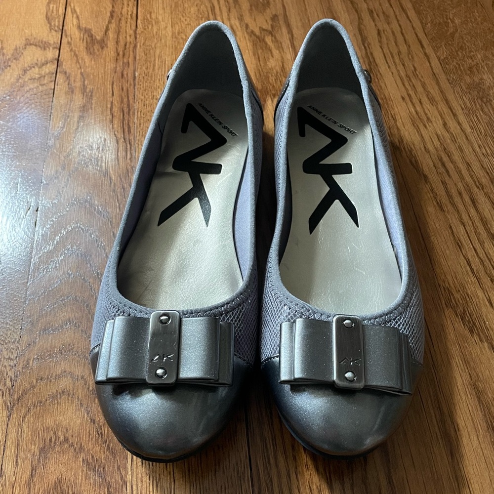 Anne Klein Gray Flats